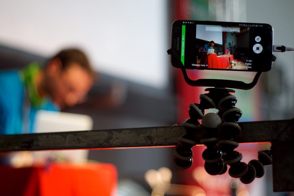 Transmisje live, Social media
